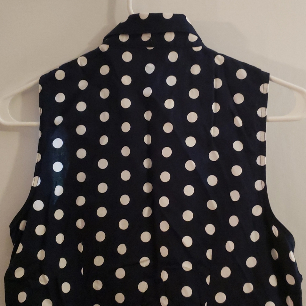 Sleeveless button down - Picture 4 of 6